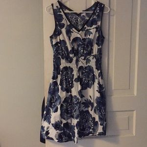 Vera Wang beautiful blue floral dress!